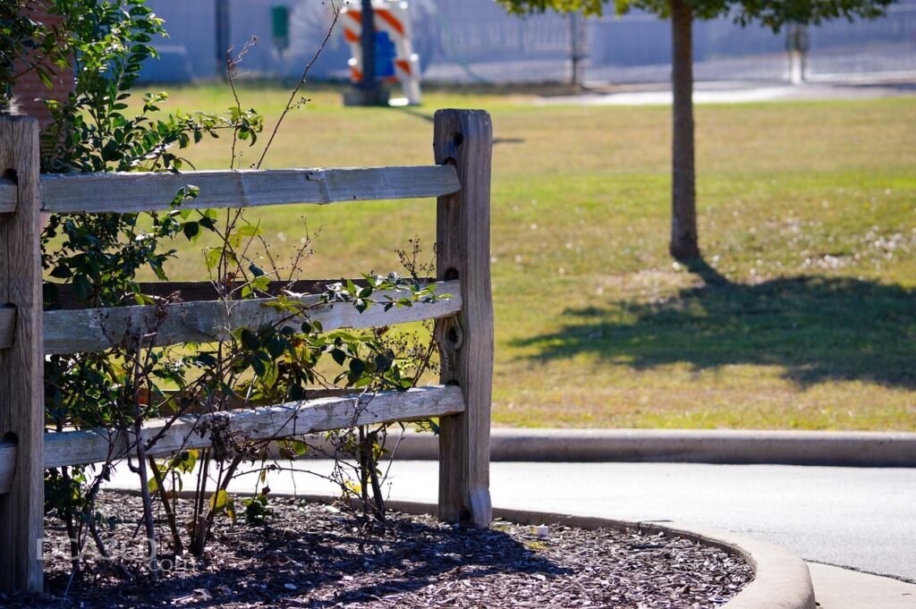 fence, post, mulch-2807821.jpg